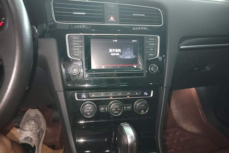 Used Volkswagen Golf 2014 1.4TSI Luxury Travel Edition Audio And AC Panel