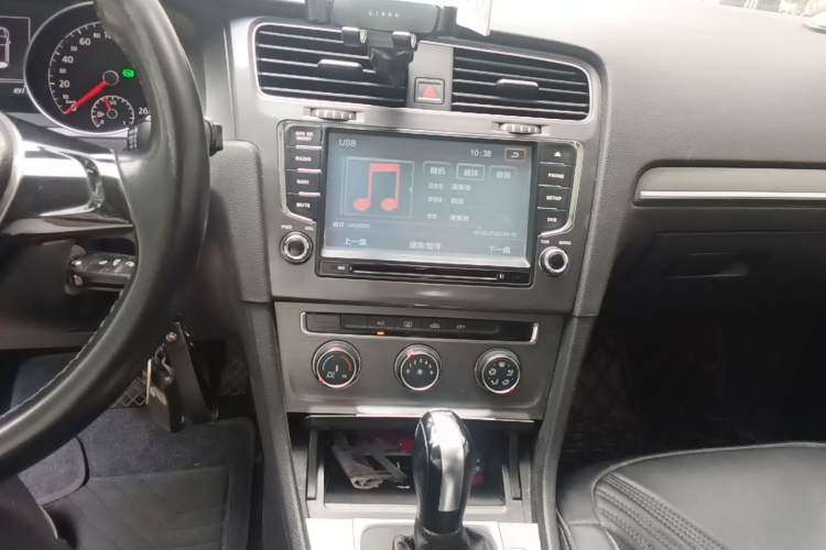 Used Volkswagen Golf 2014 1.4TSI Automatic Comfort Model Audio And AC Panel