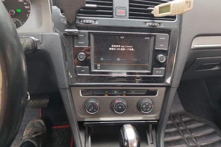 Used Volkswagen Golf 2014 1.4TSI Automatic Comfort Model Audio And AC Panel