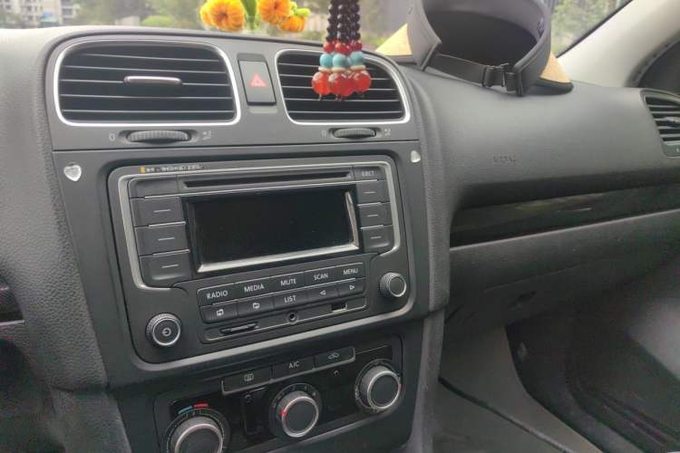 Used Volkswagen Golf 2014 1.6L Automatic Comfort Model Audio And AC Panel