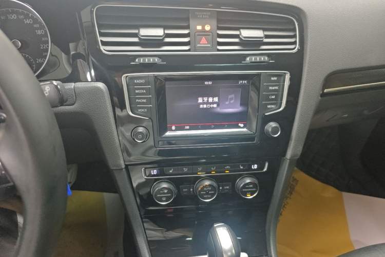 Used Volkswagen Golf 2014 1.4TSI Luxury Travel Edition Audio And AC Panel