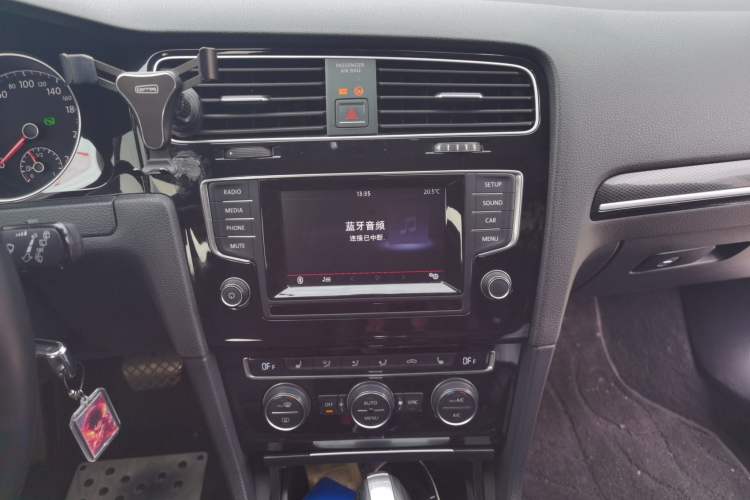 Used Volkswagen Golf 2014 1.4TSI Luxury Travel Edition Audio And AC Panel