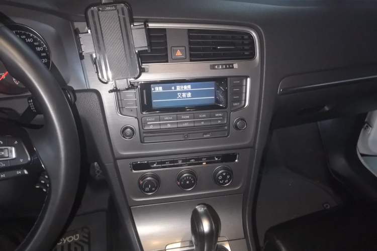 Used Volkswagen Golf 2014 1.4TSI Automatic Luxury Model Audio And AC Panel