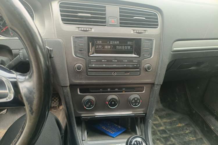 Used Volkswagen Golf 2014 1.4 TSI Manual Comfort Model Audio And AC Panel