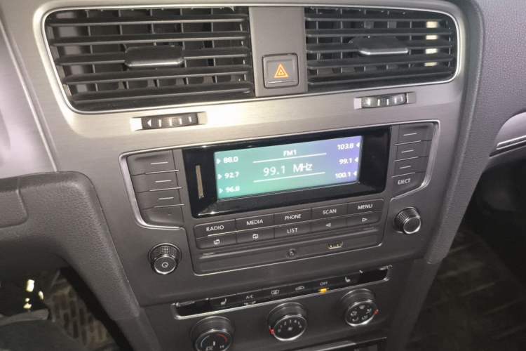 Used Volkswagen Golf 2014 1.6L Automatic Comfort Model Audio And AC Panel
