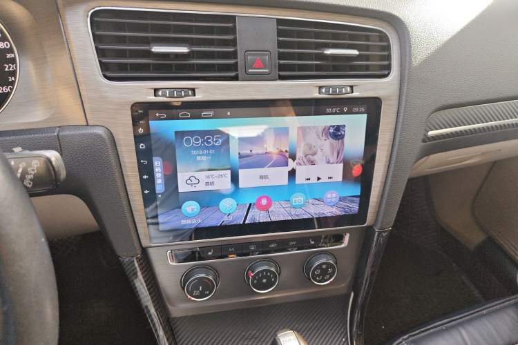 Used Volkswagen Golf 2014 1.4TSI Automatic Luxury Model Audio And AC Panel