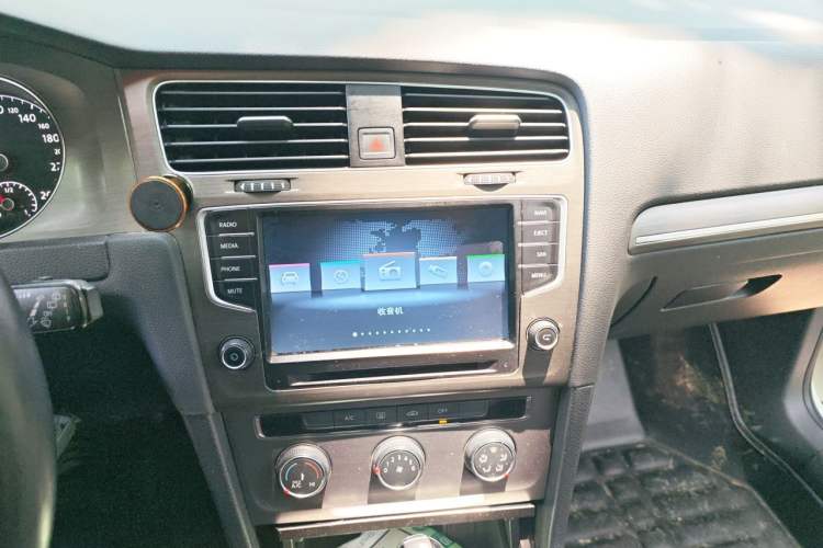 Used Volkswagen Golf 2014 1.6L Automatic Comfort Model Audio And AC Panel