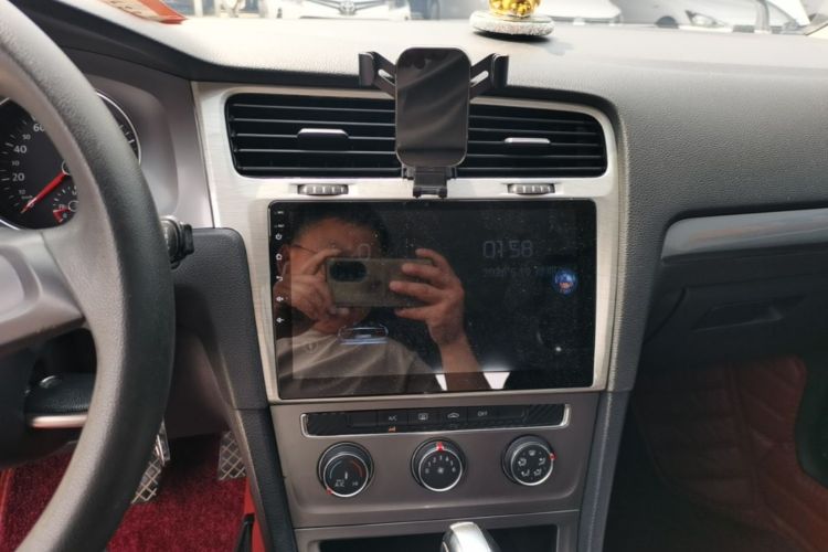 Used Volkswagen Golf 2014 1.6L Automatic Fashion Model Audio And AC Panel