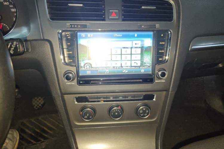 Used Volkswagen Golf 2014 1.4 TSI Manual Comfort Model Audio And AC Panel