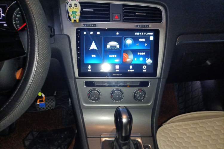 Used Volkswagen Golf 2014 1.4TSI Automatic Comfort Model Audio And AC Panel