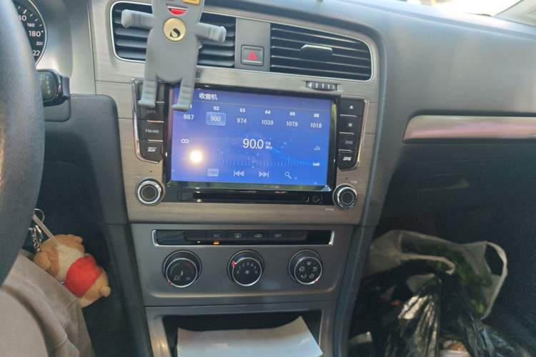Used Volkswagen Golf 2014 1.6L Manual Fashion Edition Audio And AC Panel