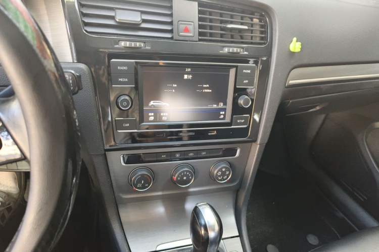 Used Volkswagen Golf 2014 1.4TSI Automatic Comfort Model Audio And AC Panel