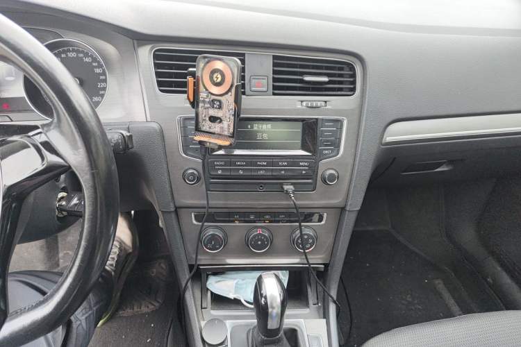 Used Volkswagen Golf 2014 1.4TSI Automatic Comfort Model Audio And AC Panel