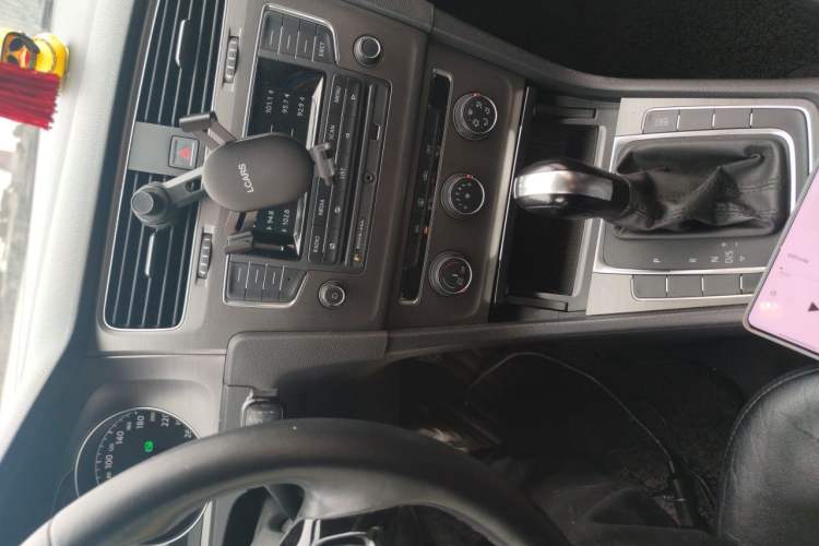 Used Volkswagen Golf 2014 1.4TSI Automatic Comfort Model Audio And AC Panel
