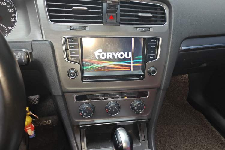Used Volkswagen Golf 2014 1.6L Automatic Comfort Model Audio And AC Panel