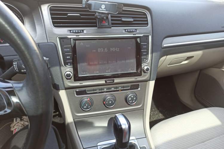 Used Volkswagen Golf 2014 1.6L Automatic Comfort Model Audio And AC Panel