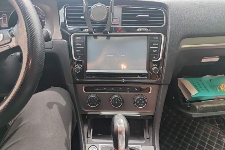 Used Volkswagen Golf 2014 1.4TSI Automatic Luxury Model Audio And AC Panel