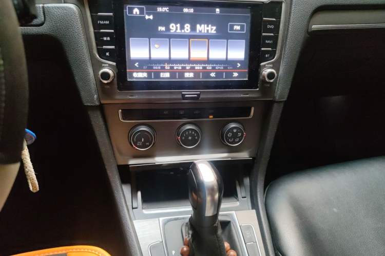 Used Volkswagen Golf 2014 1.6L Automatic Comfort Model Audio And AC Panel