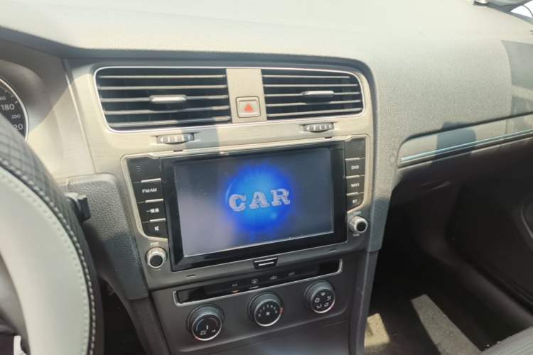 Used Volkswagen Golf 2014 1.6L Automatic Comfort Model Audio And AC Panel