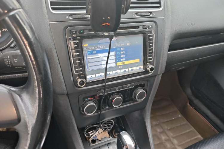 Used Volkswagen Golf 2014 1.6L Automatic Comfort Model Audio And AC Panel