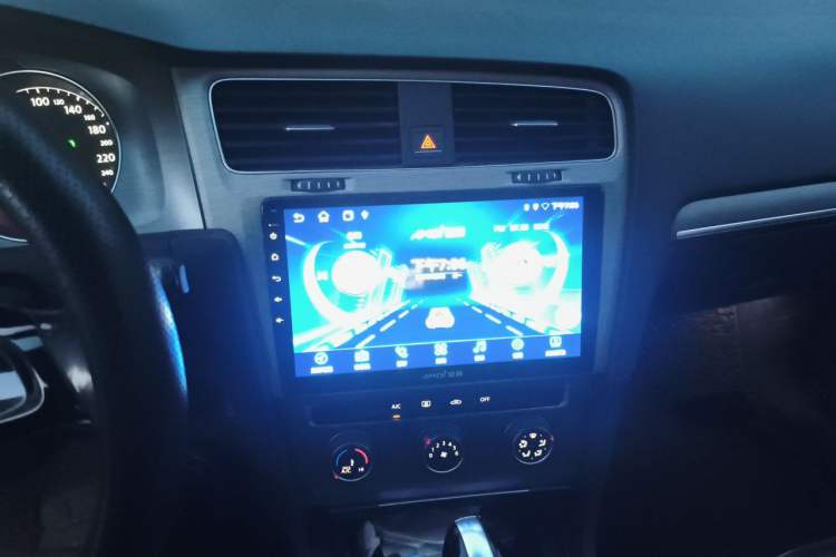 Used Volkswagen Golf 2014 1.6L Automatic Comfort Model Audio And AC Panel