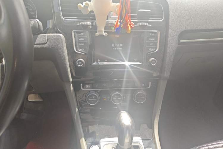 Used Volkswagen Golf 2014 1.4TSI Automatic Flagship Model Audio And AC Panel