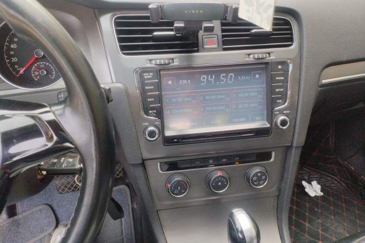 Used Volkswagen Golf 2014 1.4TSI Automatic Comfort Model Audio And AC Panel