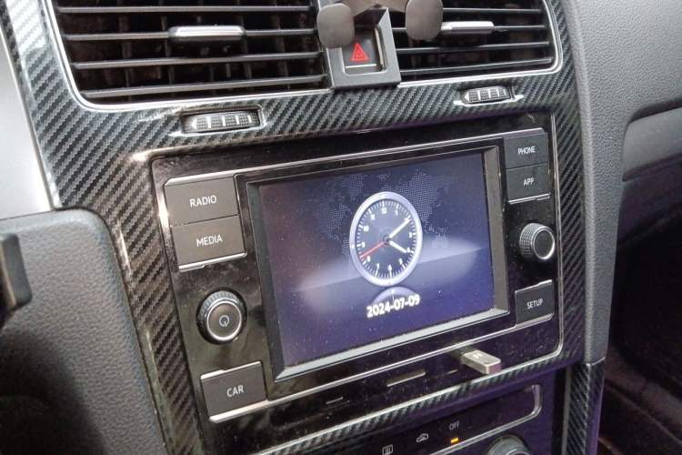 Used Volkswagen Golf 2014 1.6L Manual Fashion Edition Audio And AC Panel