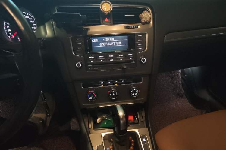 Used Volkswagen Golf 2014 1.6L Automatic Comfort Model Audio And AC Panel