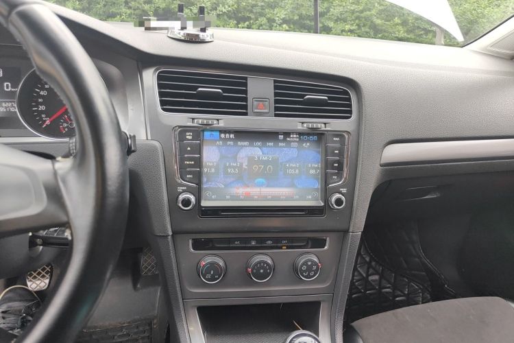 Used Volkswagen Golf 2014 1.6L Manual Fashion Edition Audio And AC Panel