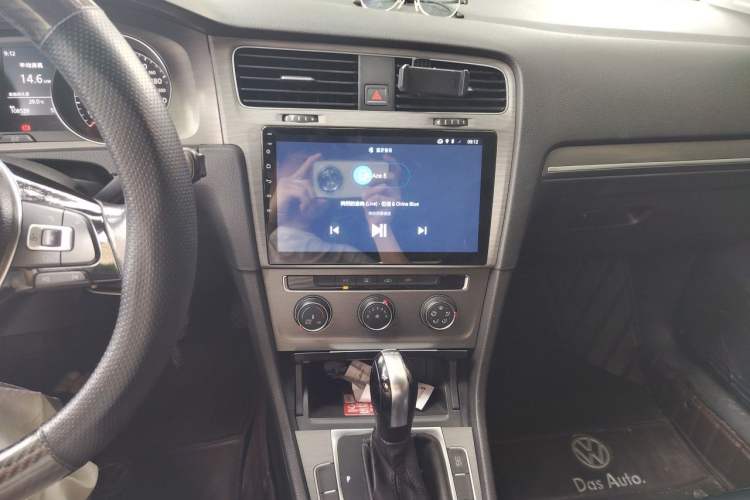 Used Volkswagen Golf 2014 1.4TSI Automatic Comfort Model Audio And AC Panel