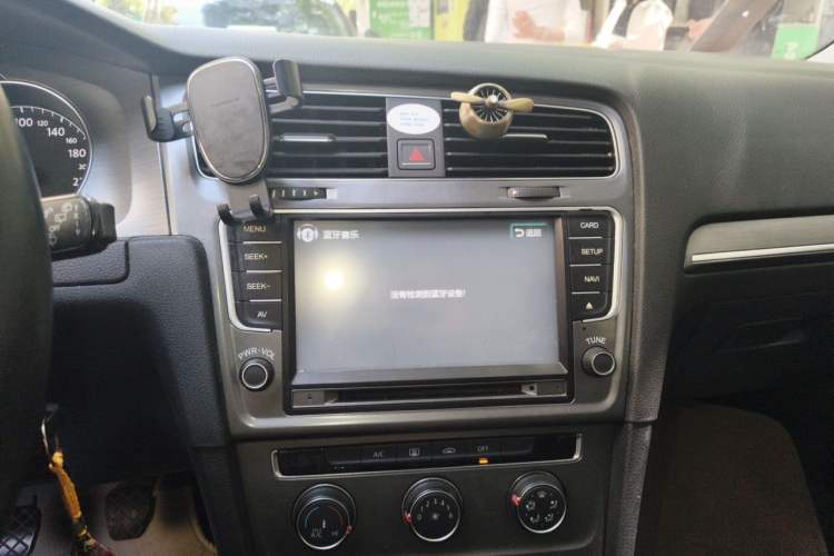 Used Volkswagen Golf 2014 1.4 TSI Manual Comfort Model Audio And AC Panel