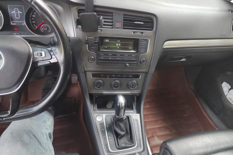 Used Volkswagen Golf 2014 1.4TSI Automatic Luxury Model Audio And AC Panel