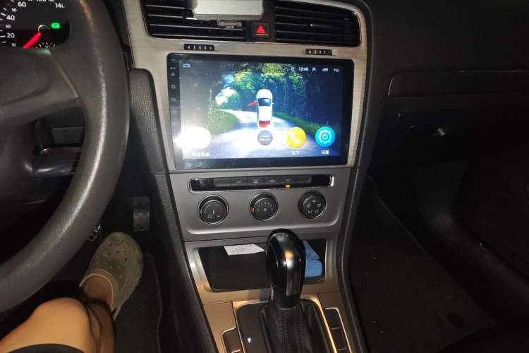 Used Volkswagen Golf 2014 1.6L Automatic Fashion Model Audio And AC Panel