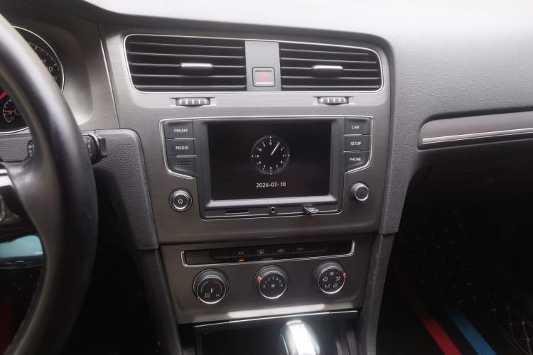 Used Volkswagen Golf 2014 1.4TSI Automatic Comfort Model Audio And AC Panel