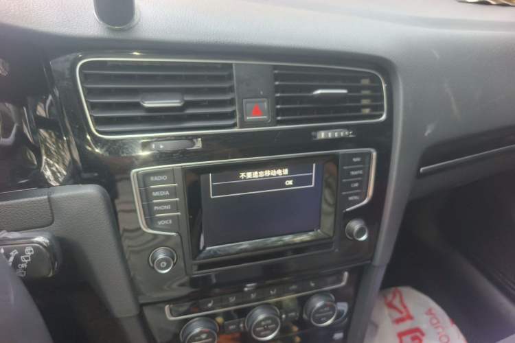 Used Volkswagen Golf 2014 1.4TSI Automatic Flagship Model Audio And AC Panel