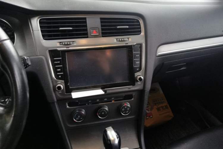Used Volkswagen Golf 2014 1.4TSI Automatic Comfort Model Audio And AC Panel