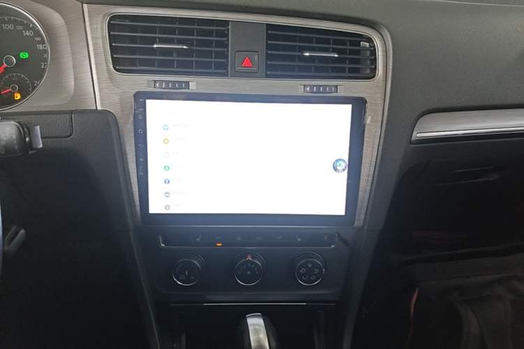Used Volkswagen Golf 2014 1.6L Automatic Comfort Model Audio And AC Panel