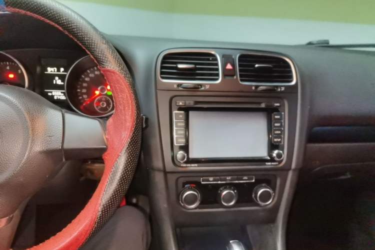 Used Volkswagen Golf 2014 1.6L Automatic Comfort Model Audio And AC Panel