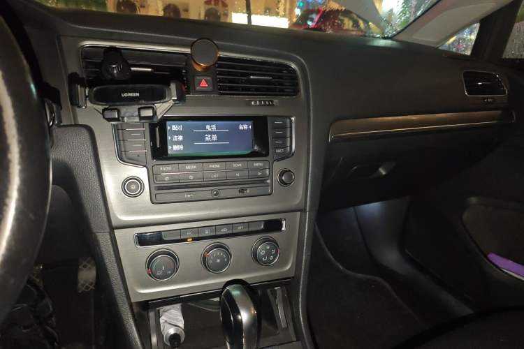Used Volkswagen Golf 2014 1.6L Automatic Comfort Model Audio And AC Panel