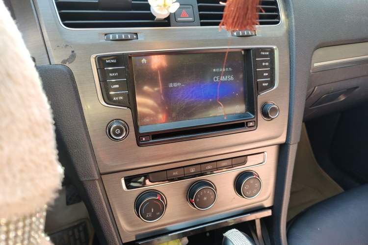 Used Volkswagen Golf 2014 1.4TSI Automatic Comfort Model Audio And AC Panel