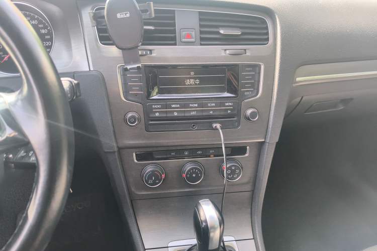 Used Volkswagen Golf 2014 1.4TSI Automatic Comfort Model Audio And AC Panel