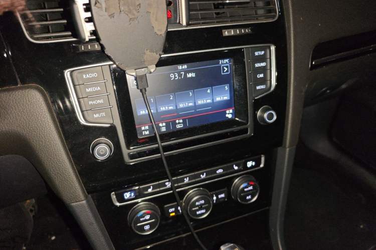 Used Volkswagen Golf 2014 1.4TSI Luxury Travel Edition Audio And AC Panel