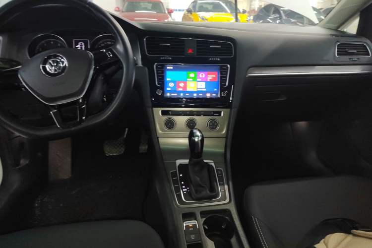 Used Volkswagen Golf 2014 1.4TSI Automatic Comfort Model Audio And AC Panel