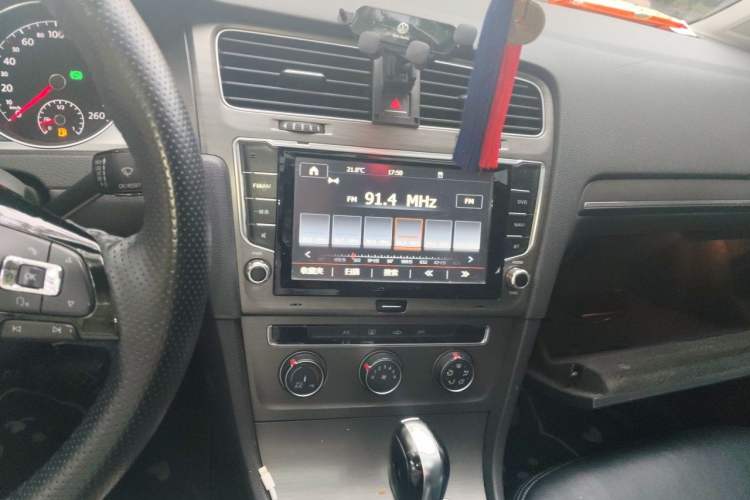 Used Volkswagen Golf 2014 1.6L Automatic Comfort Model Audio And AC Panel