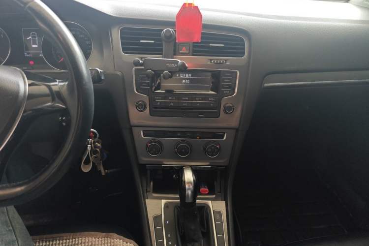 Used Volkswagen Golf 2014 1.4TSI Automatic Comfort Model Audio And AC Panel
