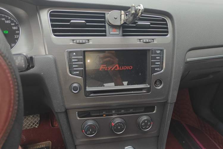 Used Volkswagen Golf 2014 1.6L Automatic Comfort Model Audio And AC Panel