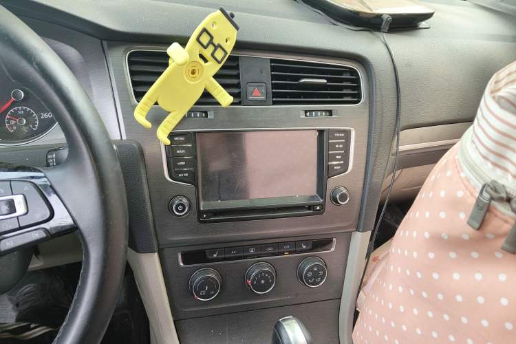 Used Volkswagen Golf 2014 1.4TSI Automatic Comfort Model Audio And AC Panel
