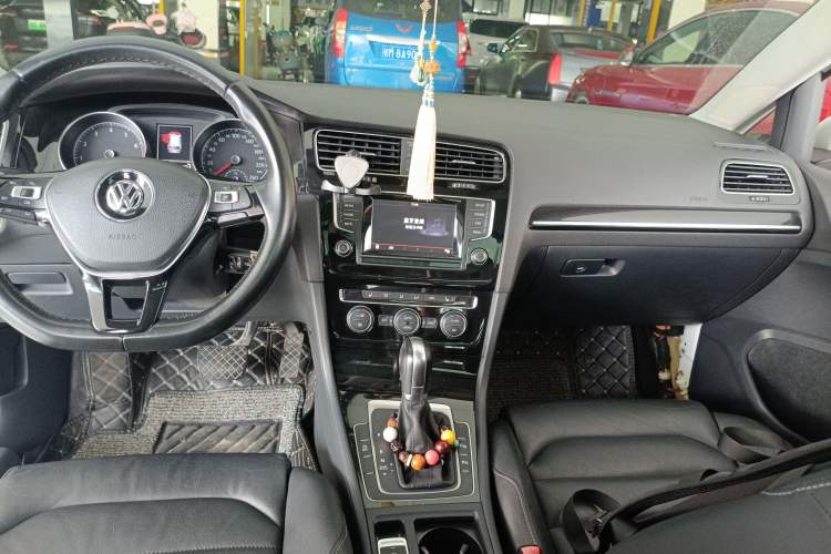 Used Volkswagen Golf 2014 1.4TSI Luxury Travel Edition Audio And AC Panel