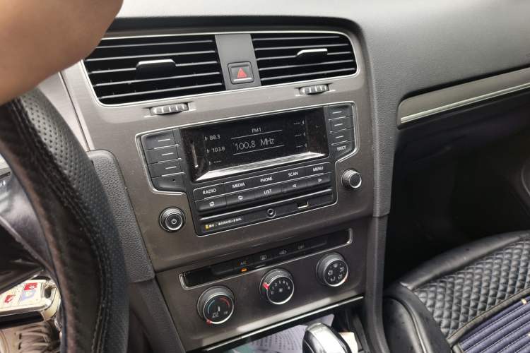 Used Volkswagen Golf 2014 1.4TSI Automatic Comfort Model Audio And AC Panel
